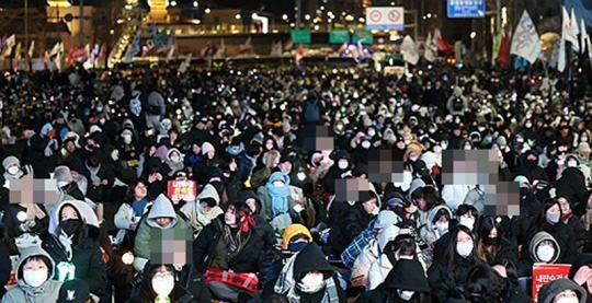 관저 앞에서 열린 윤석열 대통령 체포 촉구 집회.<연합뉴스>